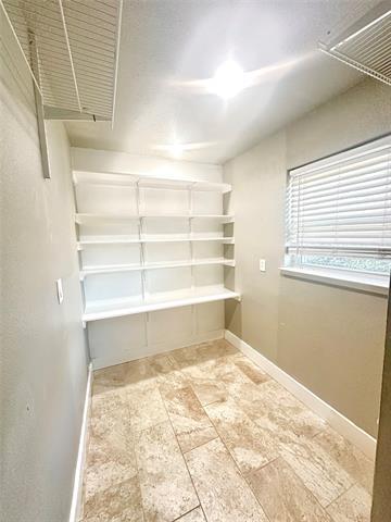 Building Photo - 1018 Shorecrest Dr