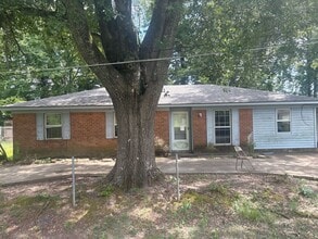 Building Photo - 2904 McLeod St