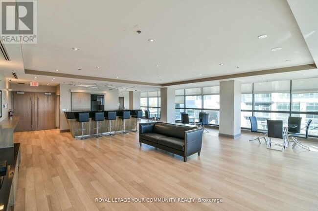 Building Photo - 3985-3985 Grand Park Dr