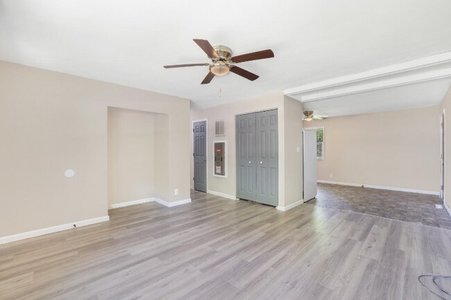 Foto del edificio - 1426 Holly Hill Dr