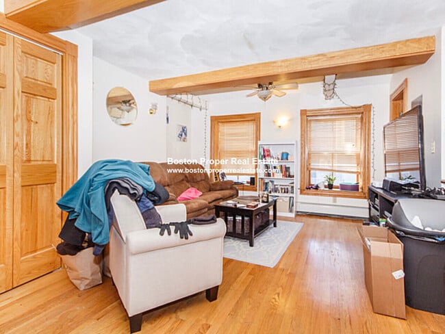 Building Photo - 39 Charles St