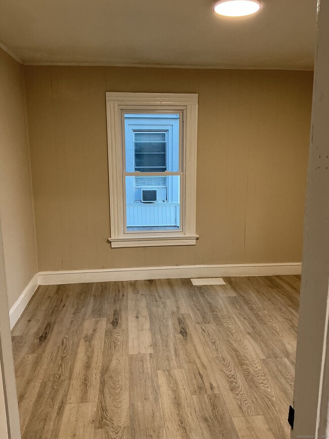 Building Photo - 112 Brookside Ave