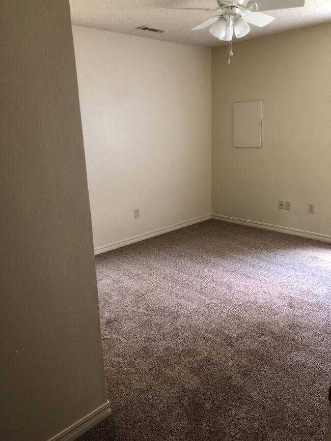 Foto del edificio - Cozy 4 Bed 2 Bath Home just off the west side of U of A Campus