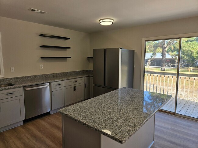 Building Photo - Beautiful Updated 2 bedroom, 1 bath home - Rocky Point