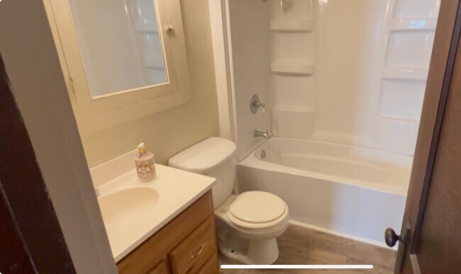 Building Photo - 315 E Smith Ave