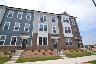 Building Photo - 1509 Village Hall Ln