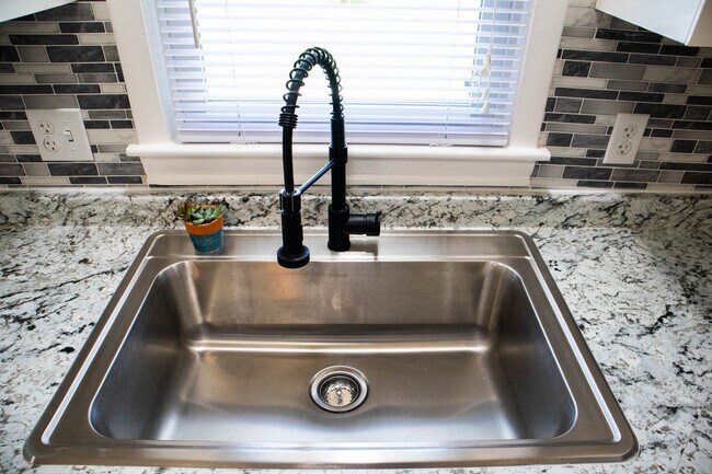 Foto del edificio - 4716 Alamance Rd