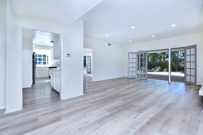 Building Photo - 11400 Dona Lola Dr