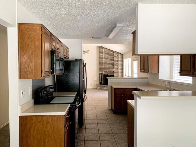 Foto del edificio - Ready for Move In! A wonderful all brick 1...