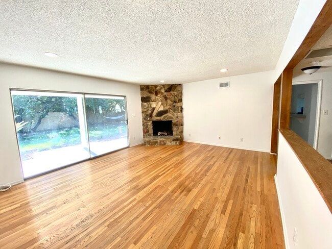 Building Photo - 18246 Sunburst St