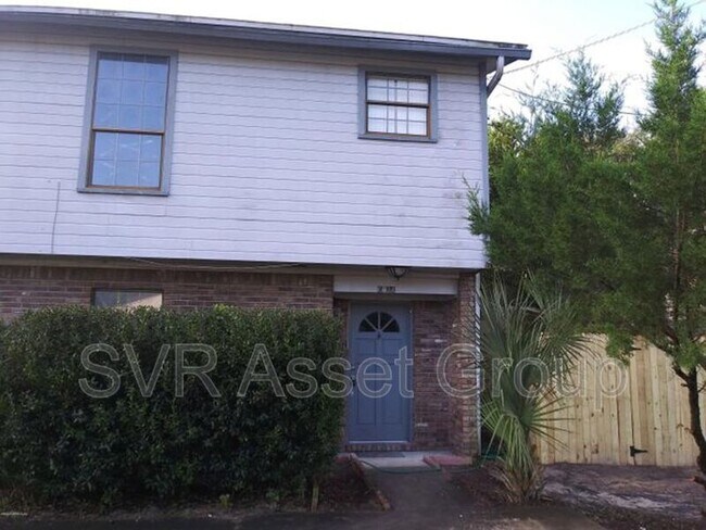 Building Photo - 6024 Duclay Rd