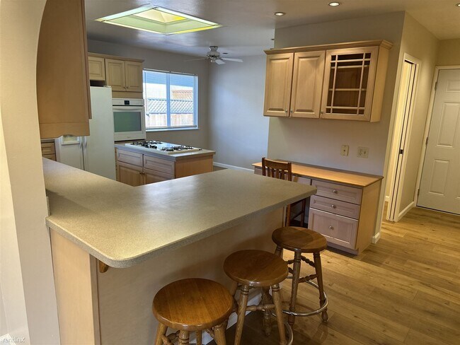 Building Photo - 3 br, 1.5 bath House - 10525 John Way