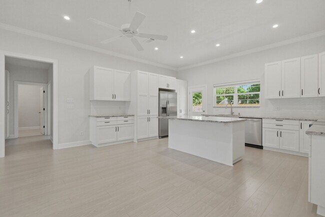 Foto del edificio - 3418 Shadowcrest Ln