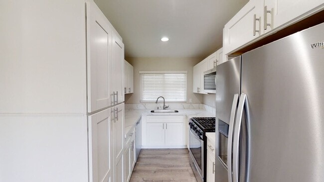 Building Photo - 4Bed/2 Bath on Tipton!