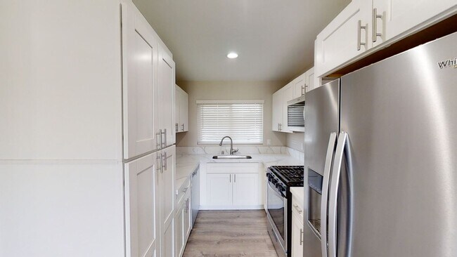 Foto del edificio - 4Bed/2 Bath on Tipton!