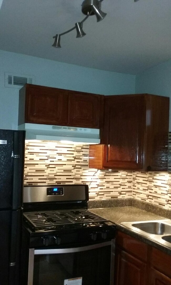 Renovated kitchen - 208 Kirkwood Rd NE