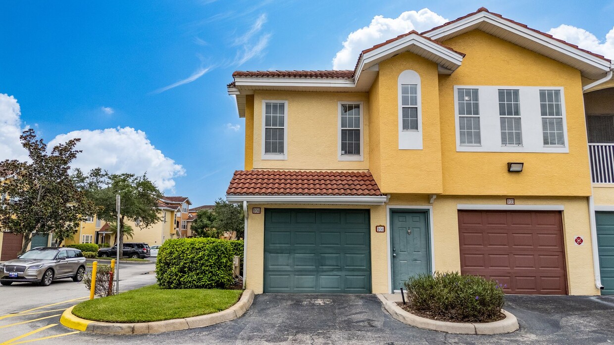 Foto principal - Beautiful 1 Bed 1 Bath with 1 car garage c...
