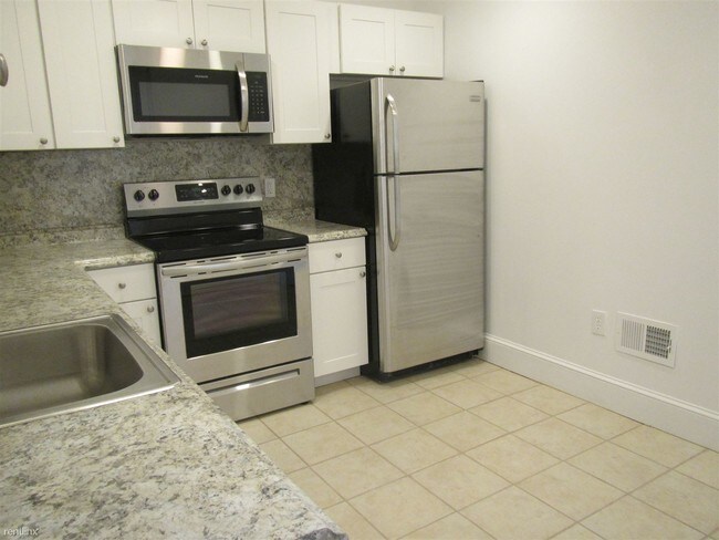 Building Photo - 4 br, 1 bath  - 2226 Christian St