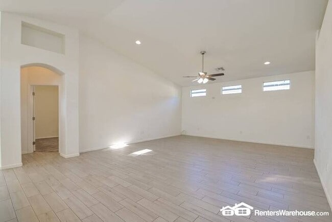 Foto del edificio - Spacious updated 4 Bed, 3 Bath home in Tucson