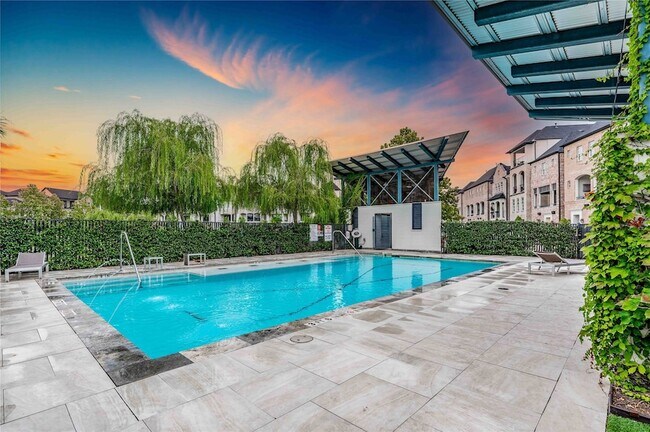 Foto del edificio - 2730 Dolce Oaks Dr