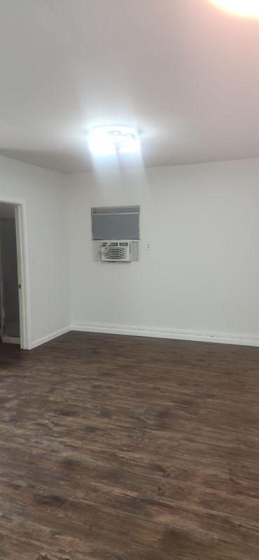 Building Photo - 1683 Meserve St
