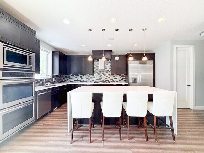 Building Photo - Luxury 5-Bedroom Rental with Pool, Finishe...