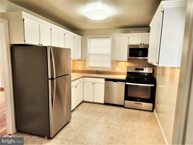 Building Photo - 2616 Kirtland Ave