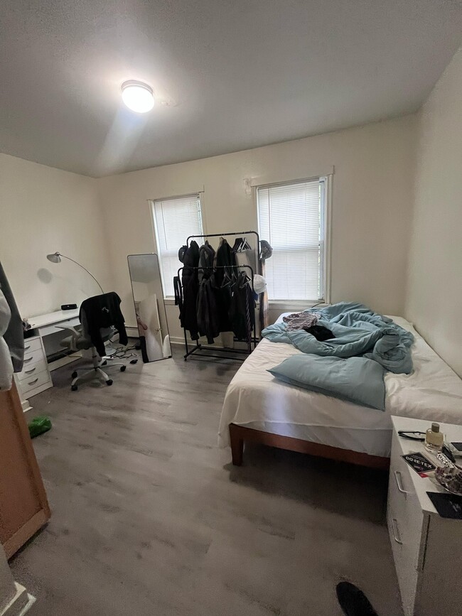 Building Photo - 1576 Tremont St