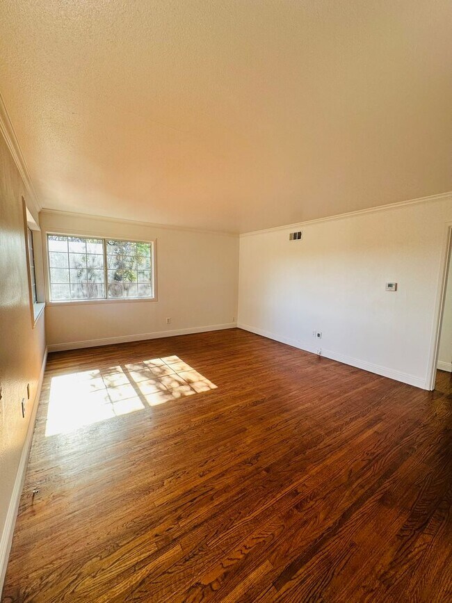 Building Photo - 7370 Minerva Dr