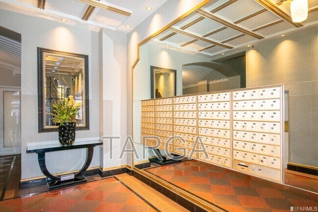 Foto del edificio - 631 O'Farrell St