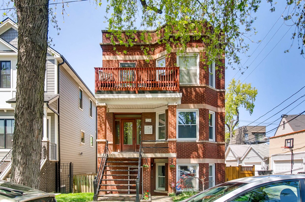 Front Exterior - 2216 W Fletcher St