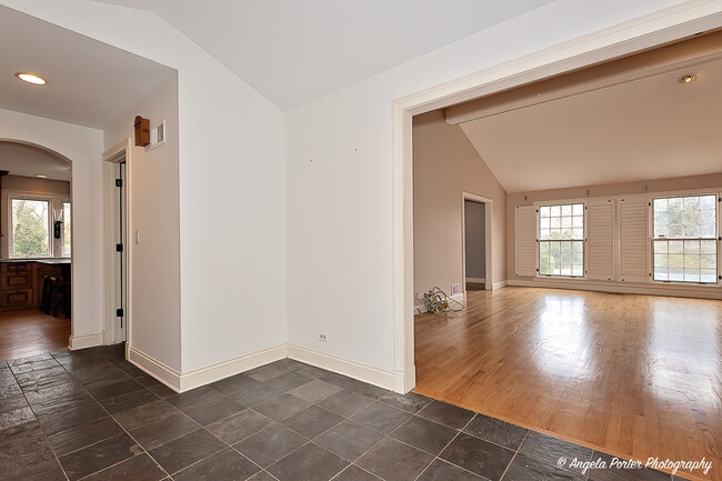 Building Photo - 756 Stonegate Rd