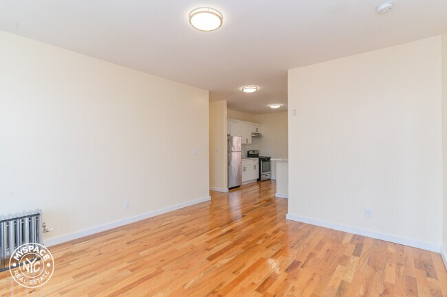 Building Photo - 472 E 48th St