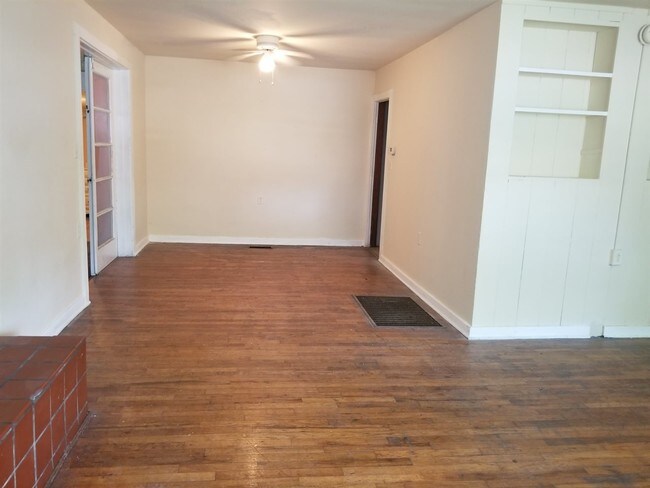 Building Photo - 253 Lovelace Dr