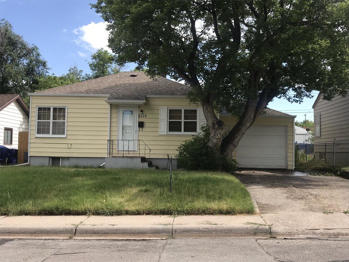 Primary Photo - 2115 E 17th St