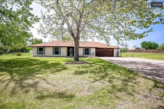 Building Photo - 2005 Magic Hill Dr