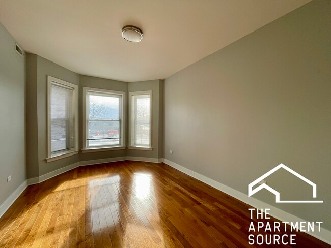 Building Photo - 4736 W Armitage Ave