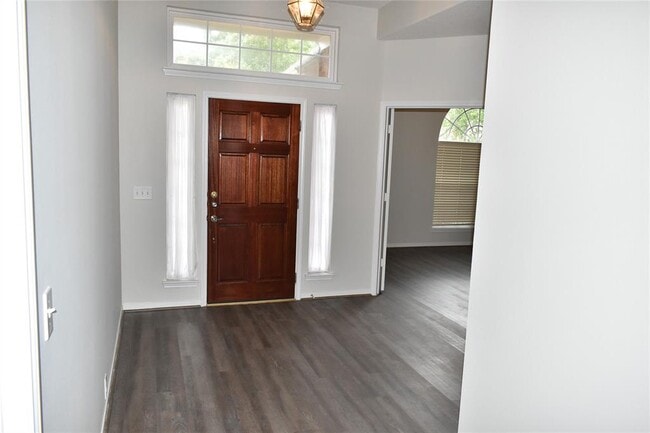 Building Photo - 11111 Sprucedale Ct