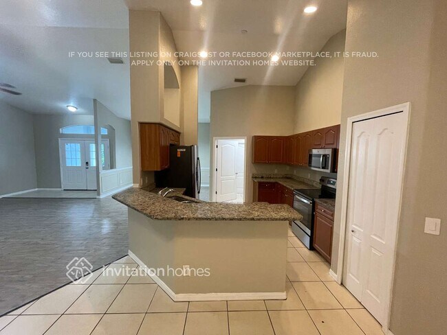 Foto del edificio - 2127 N Chamberlain Blvd