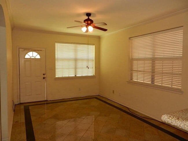 Foto del edificio - 9400 Bellaire Blvd