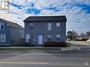 Building Photo - 1202 King St E