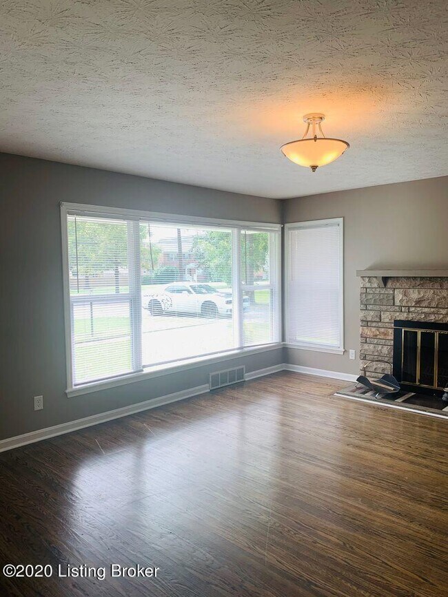 7328 Southside Dr, Louisville, KY 40214 House Rental in Louisville