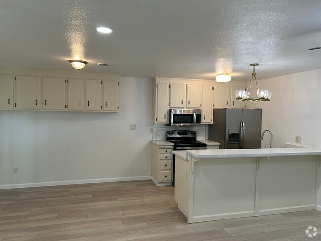 Building Photo - 434 S Lincoln Way