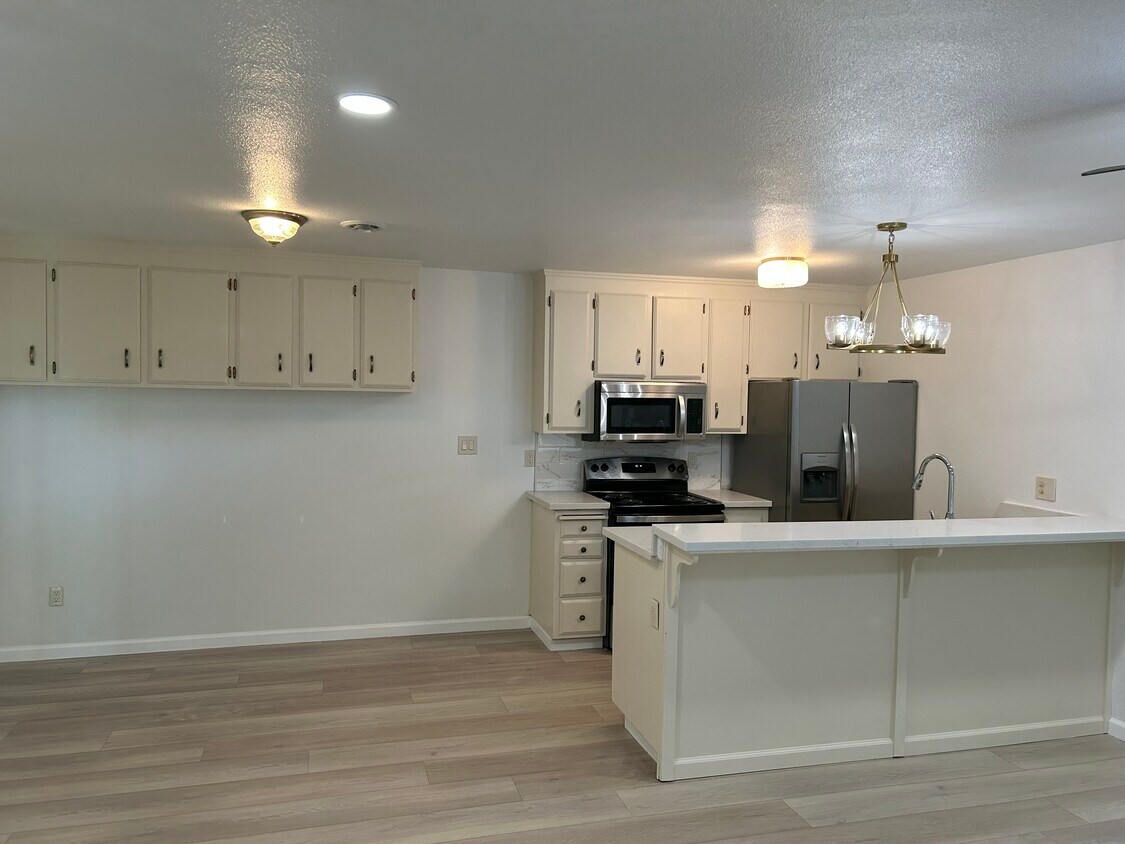 Foto principal - 434 S Lincoln Way