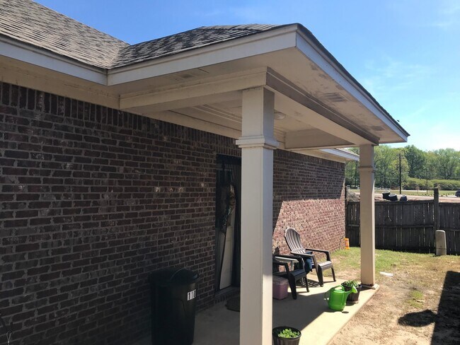 Foto del edificio - 110 Cypress Cir