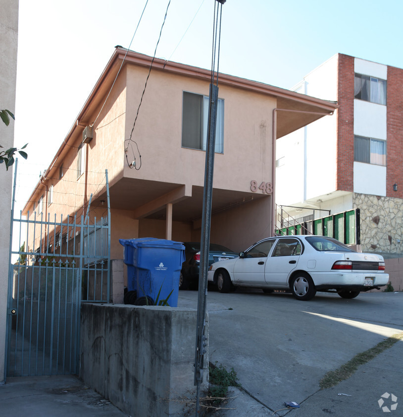 Foto del edificio - 848 N Bunker Hill Ave