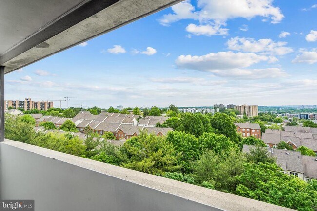 Foto del edificio - 5911 Edsall Rd