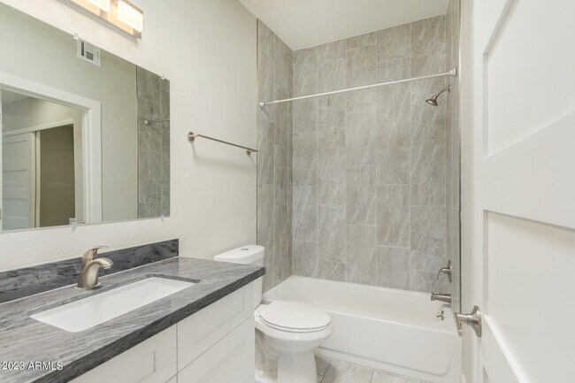 Foto del edificio - 6631 E Earll Dr