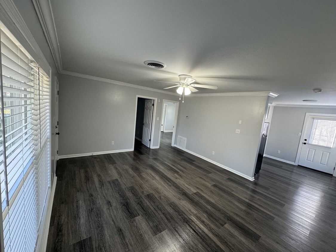 Living room and dining room area - 1835 W Jackson St