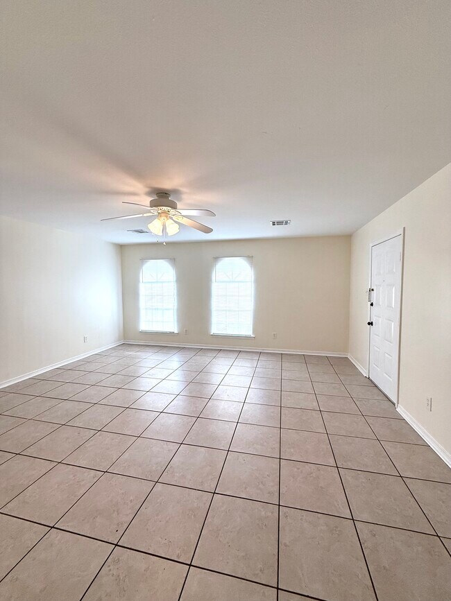 Sala de estar - 1114 Williams Blvd